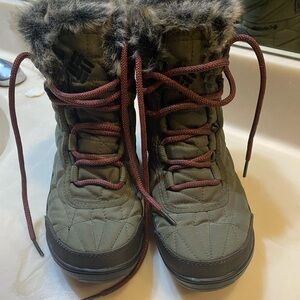 Columbia snow boots women